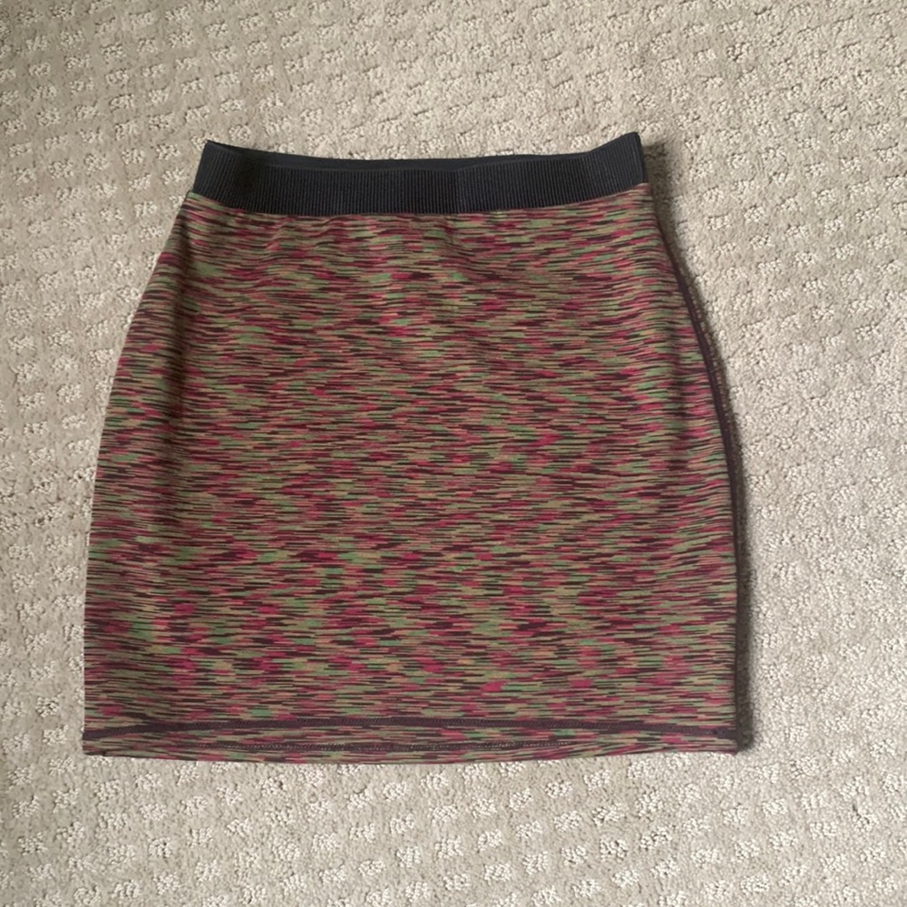 Adorable knit mini skirt.